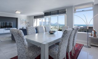 dining-room-3108037_1280 dining-room-3108037_1280